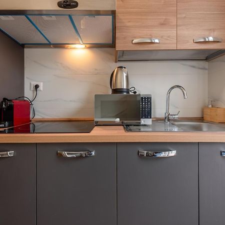 Guest Planet - Bicocca Suites Milano Bagian luar foto