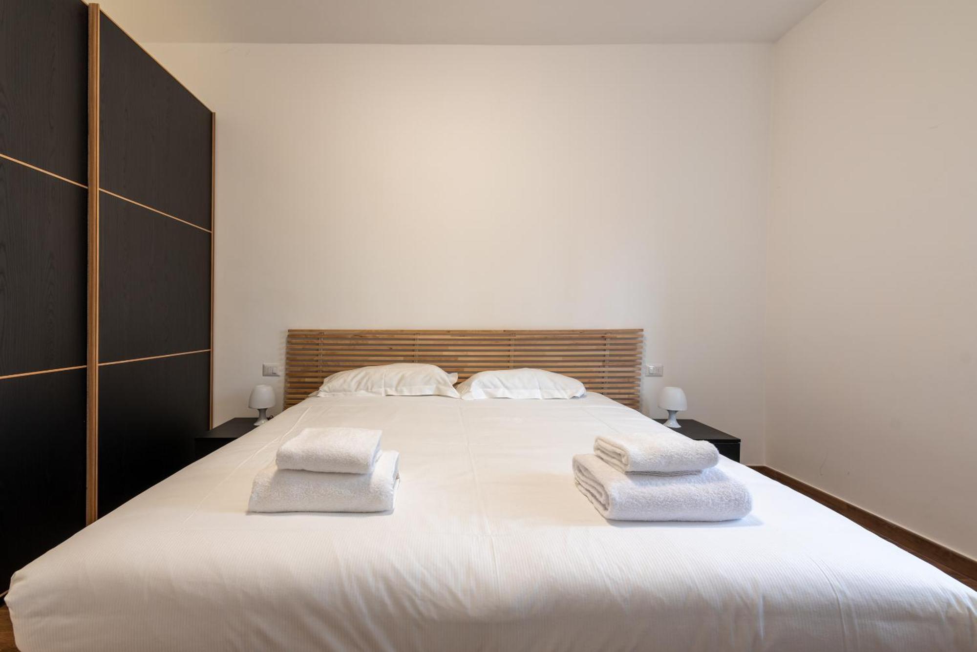 Guest Planet - Bicocca Suites Milano Bagian luar foto