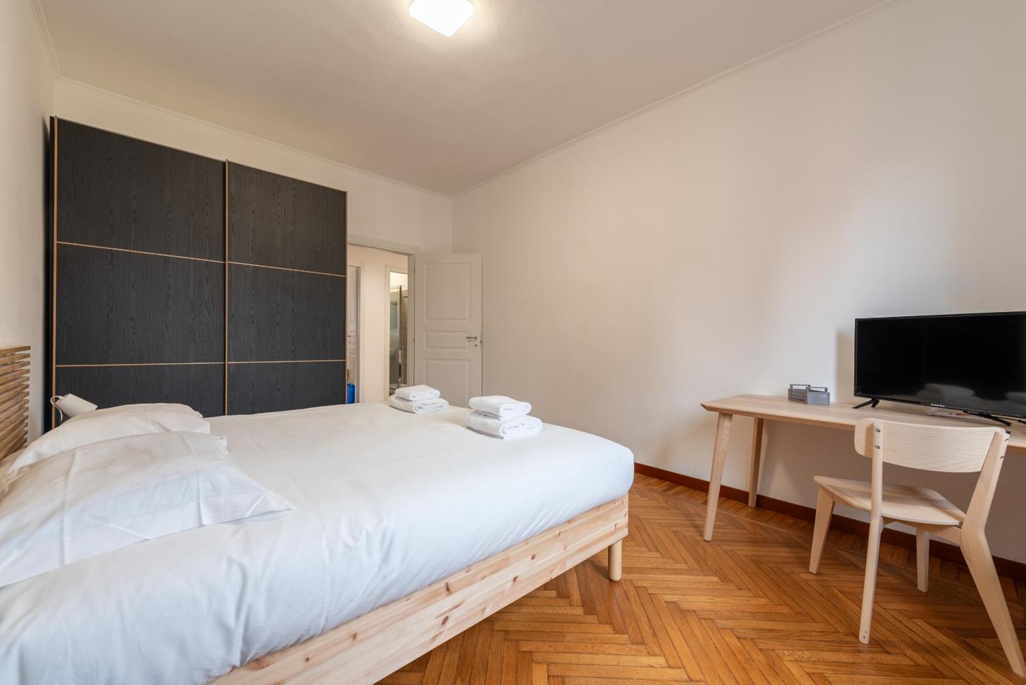 Guest Planet - Bicocca Suites Milano Bagian luar foto
