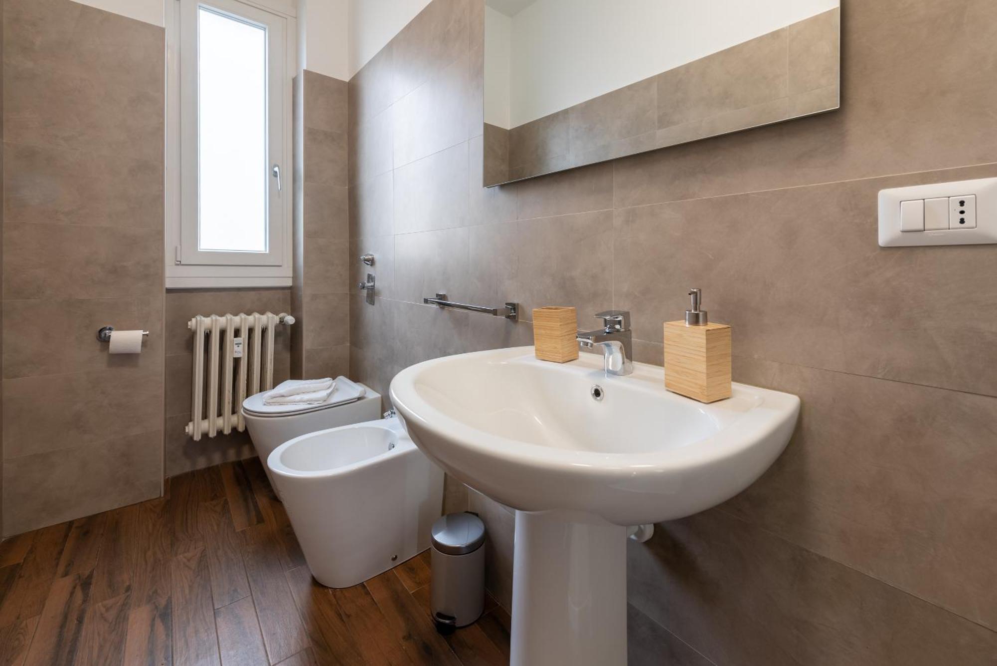 Guest Planet - Bicocca Suites Milano Bagian luar foto