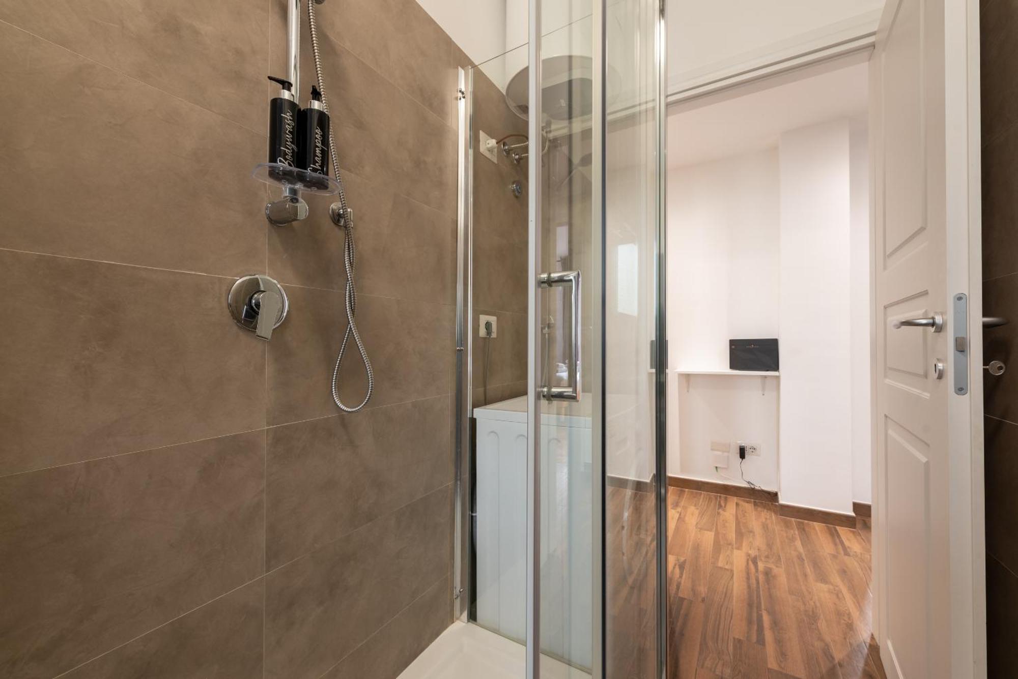 Guest Planet - Bicocca Suites Milano Bagian luar foto