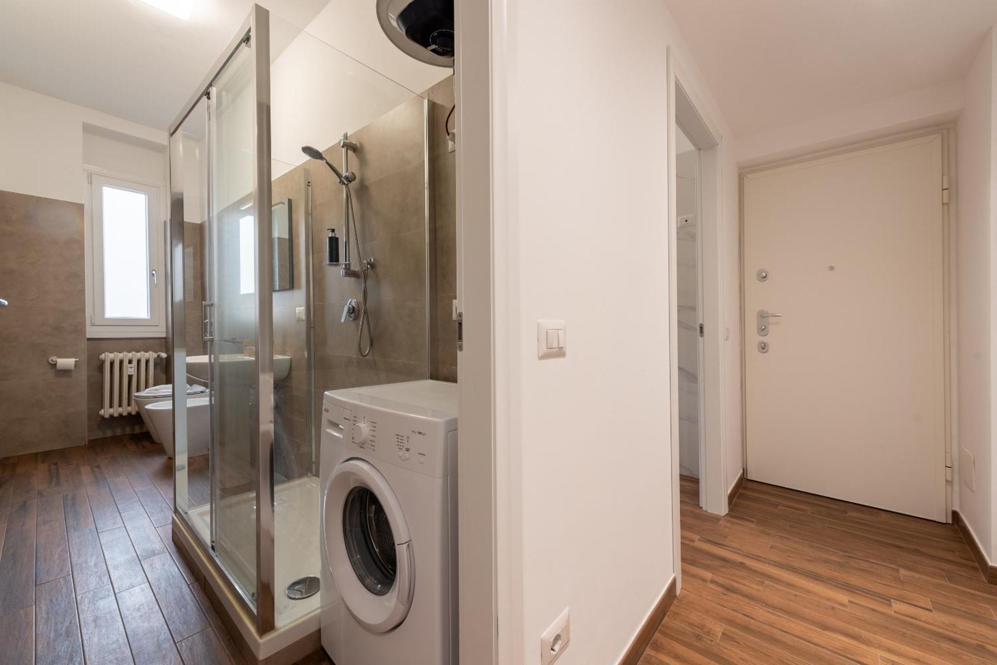 Guest Planet - Bicocca Suites Milano Bagian luar foto