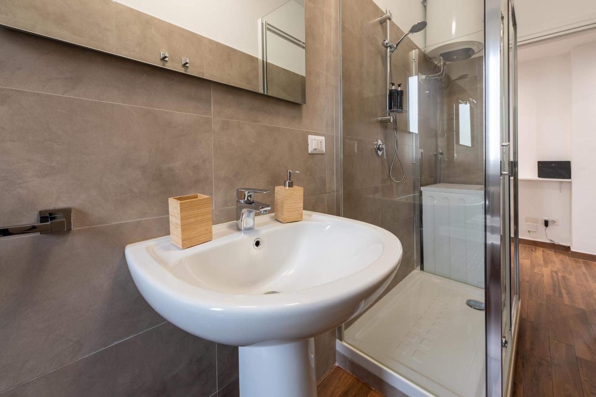 Guest Planet - Bicocca Suites Milano Bagian luar foto