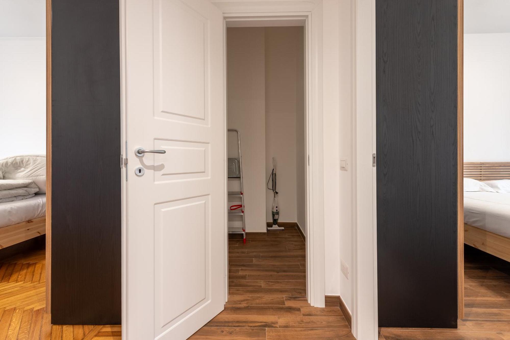 Guest Planet - Bicocca Suites Milano Bagian luar foto